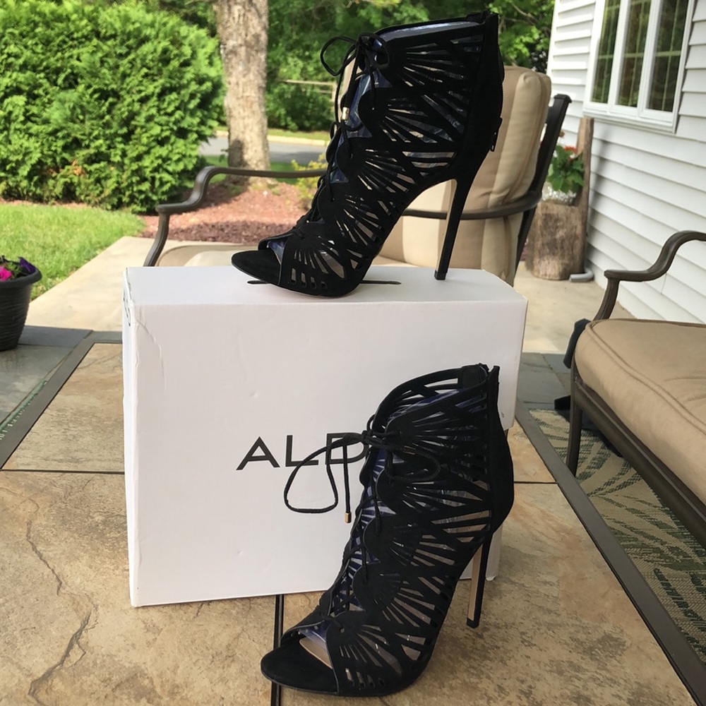 BRAND NEW Aldo cage heel with open toe and zip